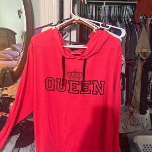 Bobbie Brooks Women's Red Queen Graphic Hooded Long Sleeve Top